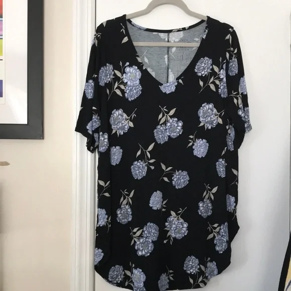 Torrid size 3 tee shirt. - Picture 1 of 3